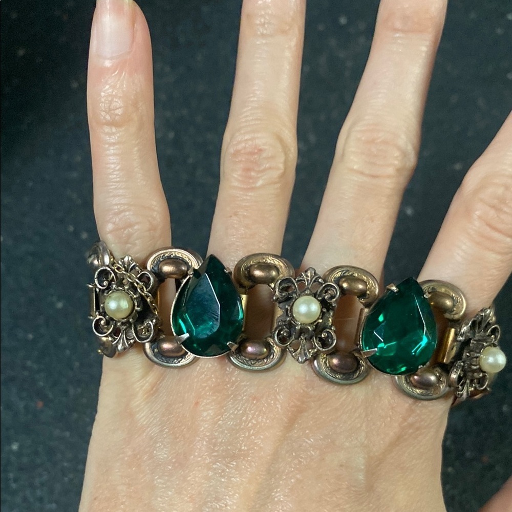 Art Deco Style 40s/50s Green and Gold Bracelet - Picture 12 of 12